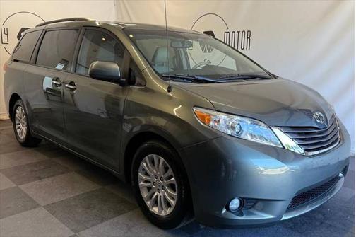 2013 Toyota Sienna XLE