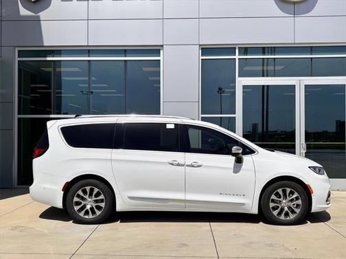 2025 Chrysler Pacifica L