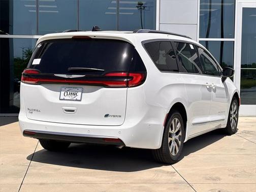 2025 Chrysler Pacifica L