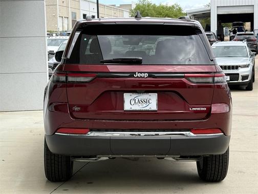 2025 Jeep Grand Cherokee Laredo