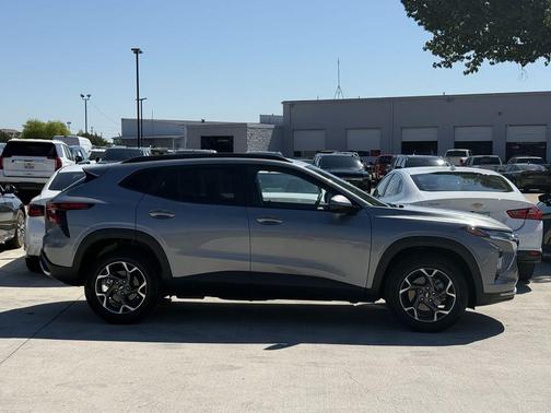 Sterling Gray Metallic 2026 Chevrolet Trax LT