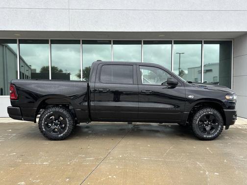 Diamond Black Crystal Pearlcoat 2026 RAM 1500 Warlock Crew Cab 4x4 5'7' Box