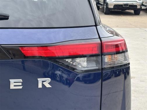 2024 Nissan Pathfinder SV FWD