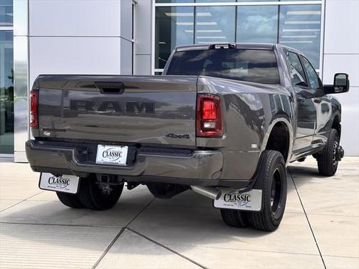 2025 RAM 3500 Big Horn Crew Cab 4x4 8' Box