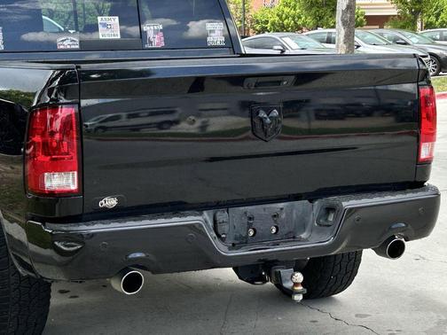 Brilliant Black Crystal Pearlcoat 2018 RAM 1500 Big Horn