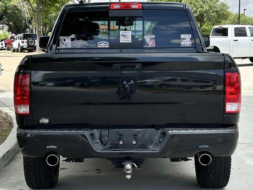 Brilliant Black Crystal Pearlcoat 2018 RAM 1500 Big Horn