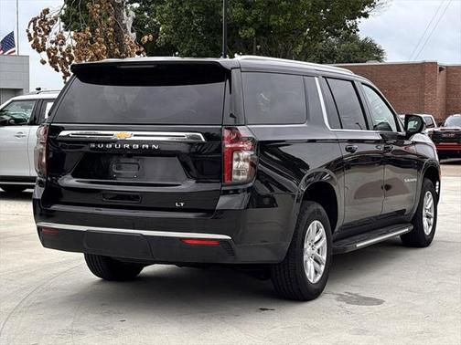 2023 Chevrolet Suburban LT