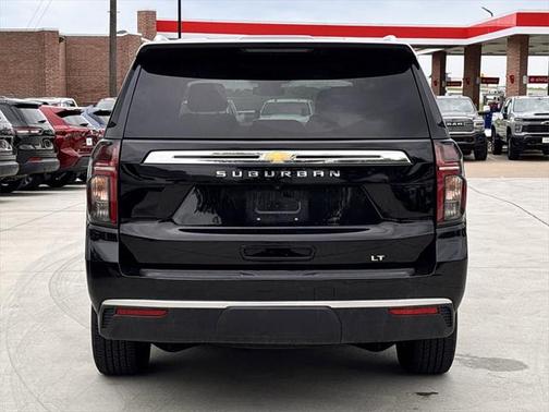 2023 Chevrolet Suburban LT