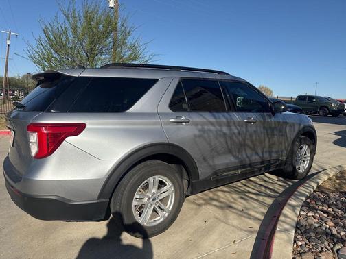 Iconic Silver Metallic 2022 Ford Explorer XLT