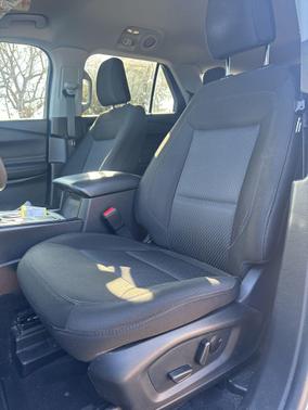 Iconic Silver Metallic 2022 Ford Explorer XLT