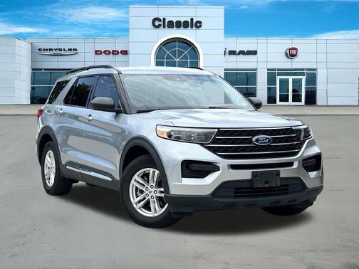 Iconic Silver Metallic 2022 Ford Explorer XLT