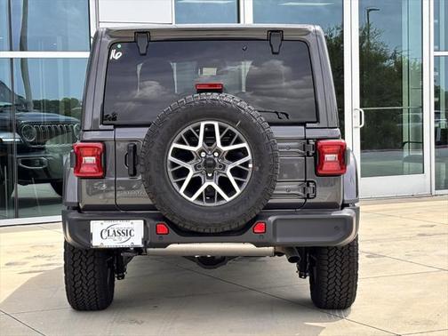 2025 Jeep Wrangler 4-Door Sahara 4x4
