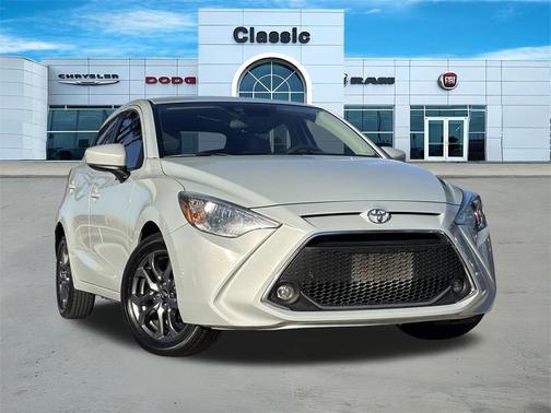 2020 Toyota Yaris Sedan LE