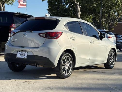 2020 Toyota Yaris Sedan LE