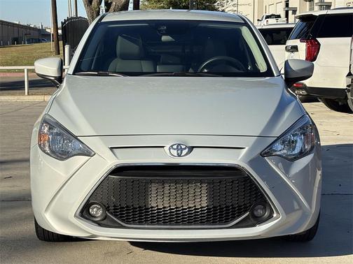 2020 Toyota Yaris Sedan LE