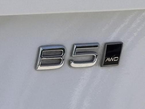 2023 Volvo XC90 B5 Plus