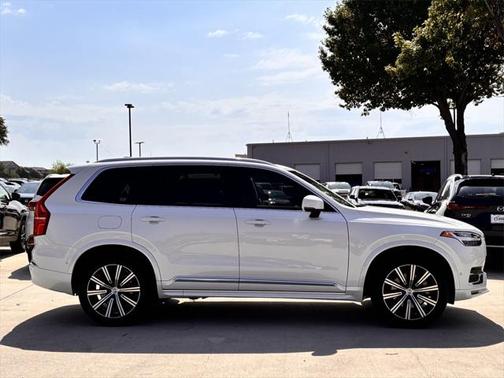 2023 Volvo XC90 B5 Plus