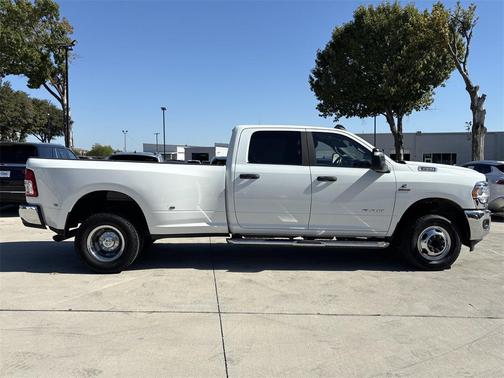 2024 RAM 3500 Big Horn Crew Cab 4x4 8' Box