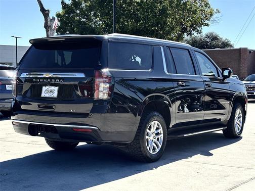 2023 Chevrolet Suburban LT
