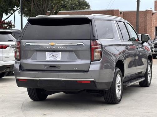 2022 Chevrolet Suburban LT