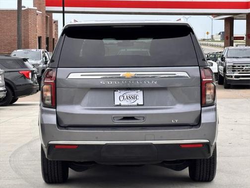 2022 Chevrolet Suburban LT