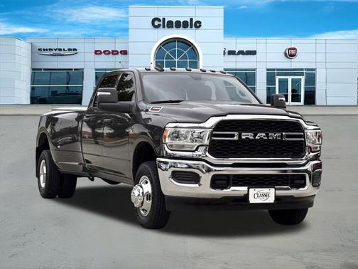 2024 RAM 3500 Tradesman Crew Cab 4x4 8' Box