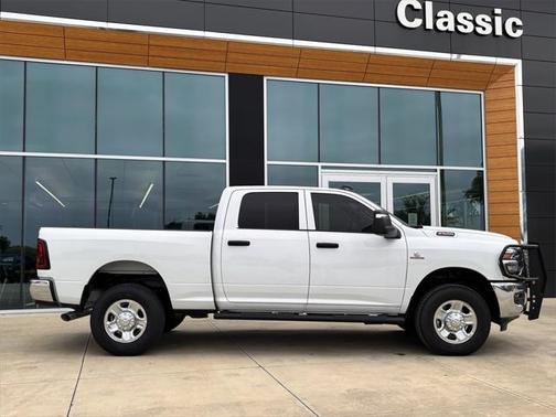 2025 RAM 2500 Tradesman Crew Cab 4x4 6'4' Box