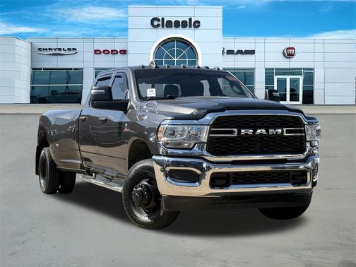 2024 RAM 3500 Tradesman Crew Cab 4x4 8' Box