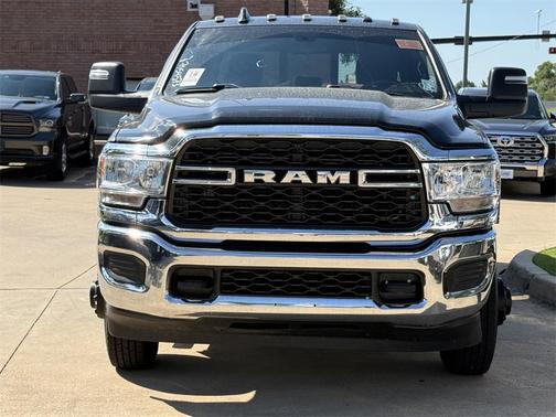 2024 RAM 3500 Tradesman Crew Cab 4x4 8' Box