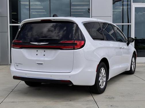 2025 Chrysler Pacifica L