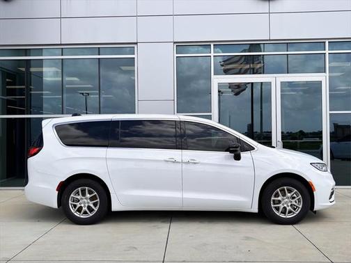 2025 Chrysler Pacifica L
