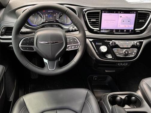2025 Chrysler Pacifica L