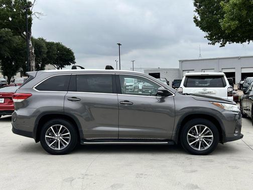Predawn Gray Mica 2017 Toyota Highlander XLE