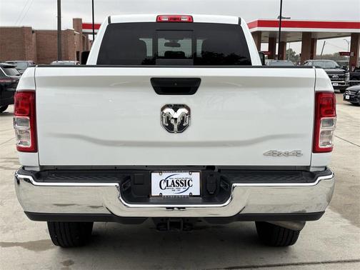 2024 RAM 3500 Tradesman Crew Cab 4x4 6'4' Box