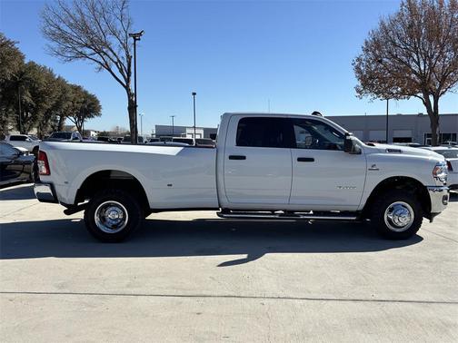 2024 RAM 3500 Big Horn Crew Cab 4x4 8' Box