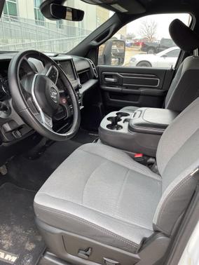 2024 RAM 3500 Big Horn Crew Cab 4x4 8' Box