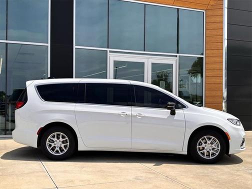 2025 Chrysler Pacifica L