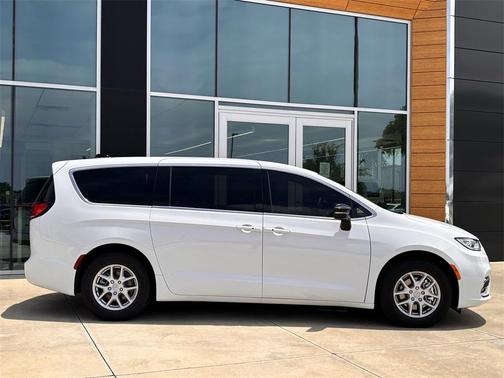 2025 Chrysler Pacifica L