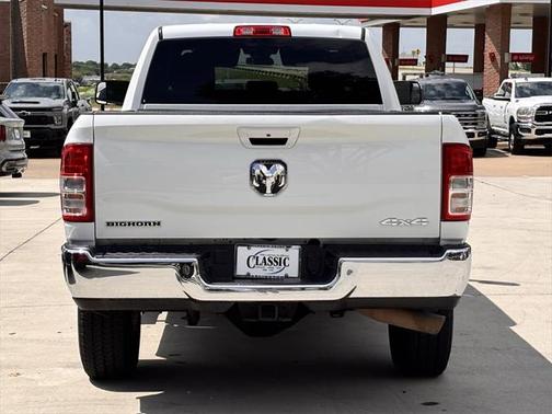 2022 RAM 3500 Big Horn Crew Cab 4x4 8' Box