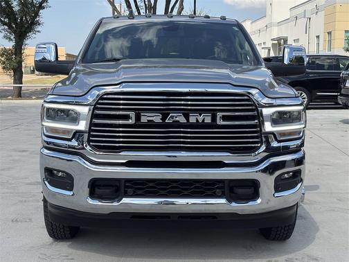 2024 RAM 3500 Laramie Crew Cab 4x4 8' Box