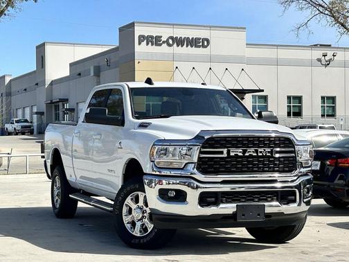 Bright White Clearcoat 2022 RAM 2500 Big Horn Crew Cab 4x4 6'4' Box