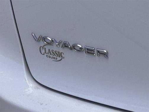 2025 Chrysler Voyager LX