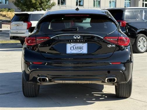 2018 INFINITI QX30 PURE