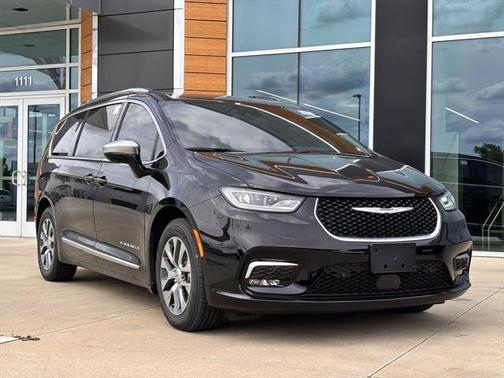 2025 Chrysler Pacifica L
