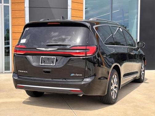 2025 Chrysler Pacifica L