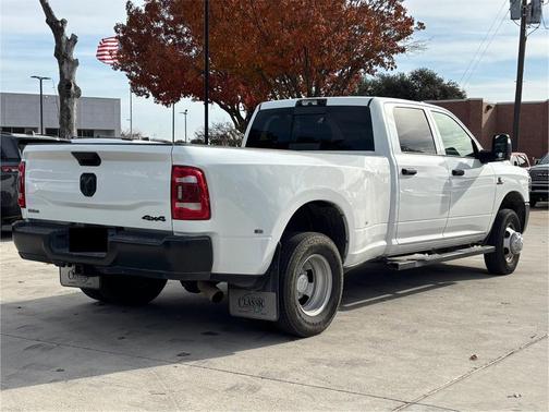 2023 RAM 3500 Tradesman Crew Cab 4x4 8' Box
