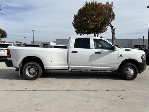 2023 RAM 3500 Tradesman Crew Cab 4x4 8' Box