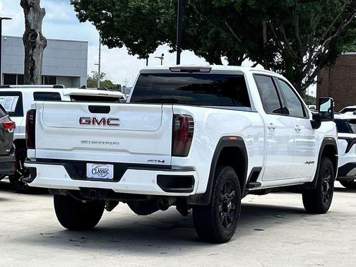 Summit White 2025 GMC Sierra 2500 AT4