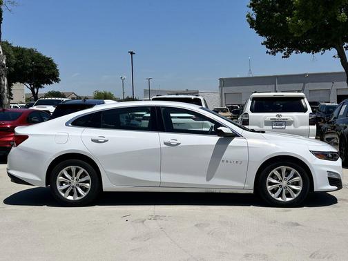 Summit White 2024 Chevrolet Malibu FWD 1LT