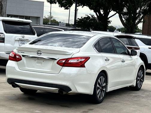 Pearl White 2016 Nissan Altima 2.5 SL